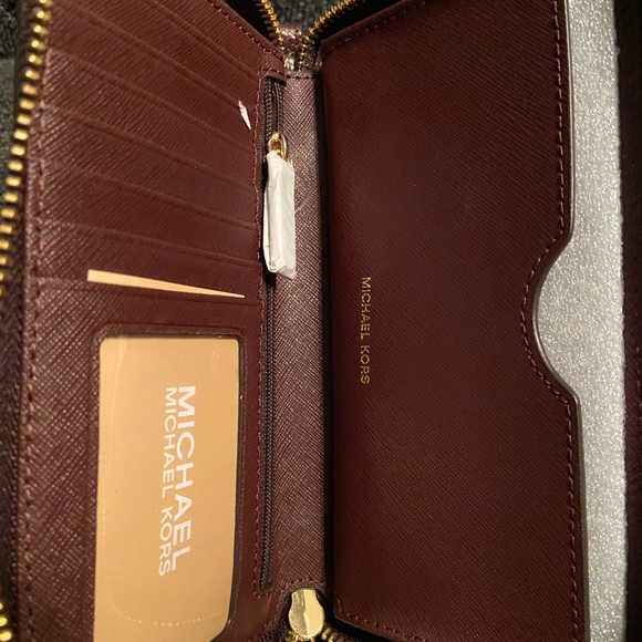 Michael Kors wristlet - Picture 3 of 5